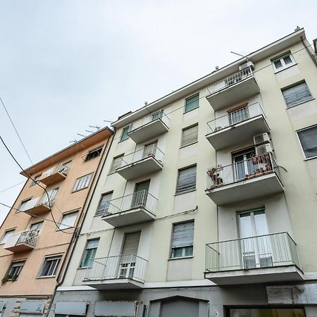 Yellowsunny Apartment With Two Balconies Pisa Bagian luar foto