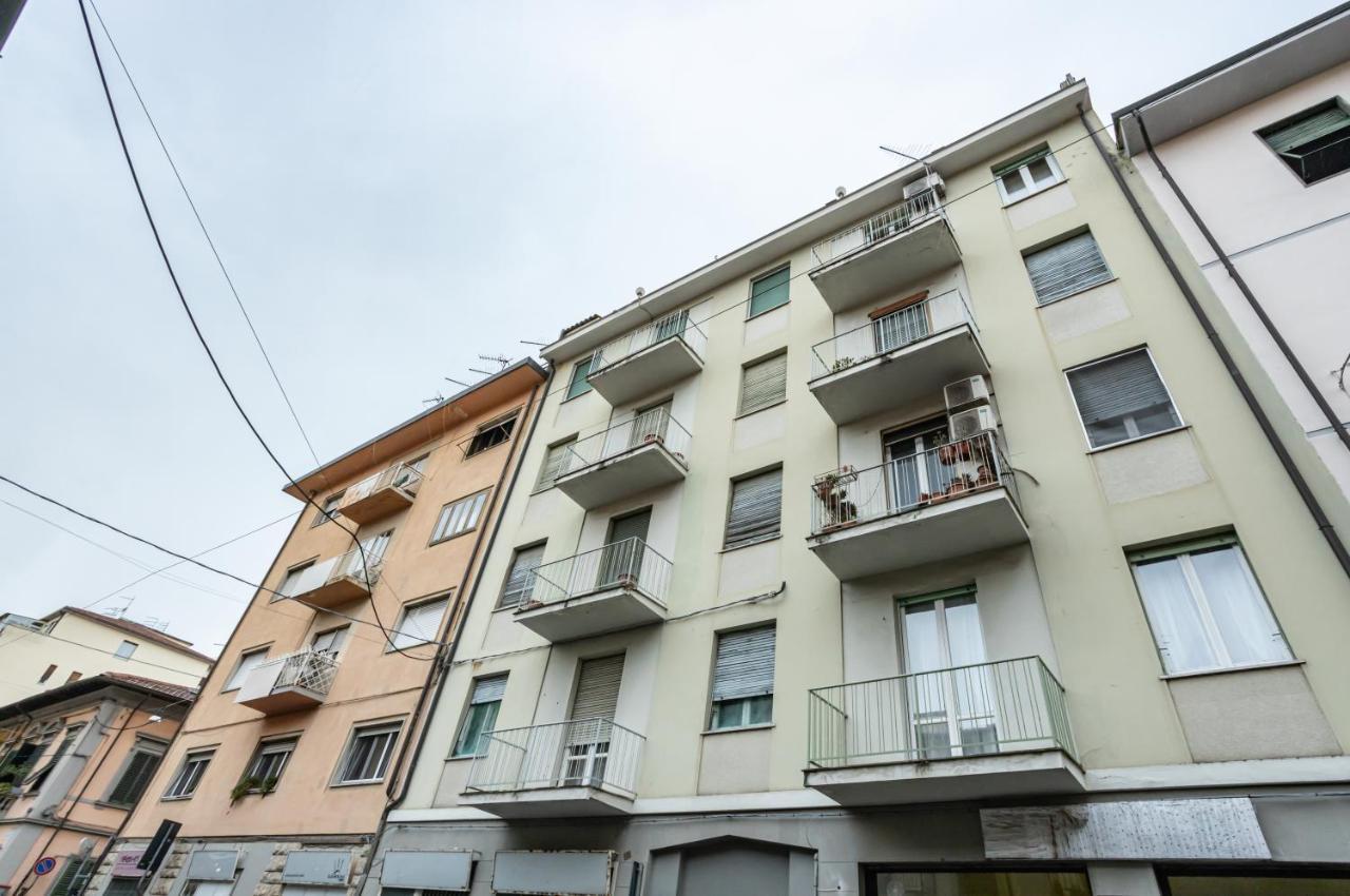 Yellowsunny Apartment With Two Balconies Pisa Bagian luar foto